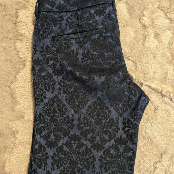 Old Navy Pixie Pants - Picture 6 of 8